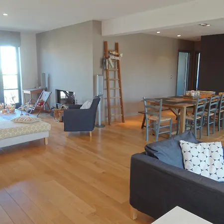 Bright Attic With Sea Breeze * ニーウポールト