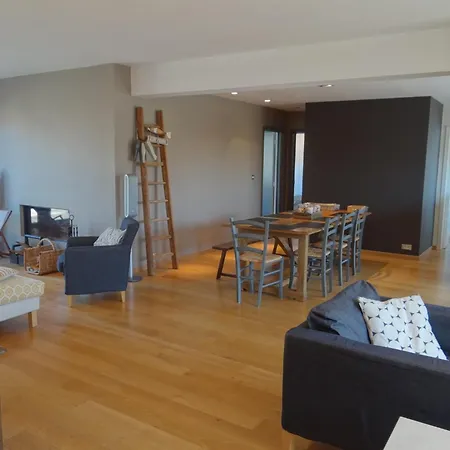 Bright Attic With Sea Breeze ニーウポールト