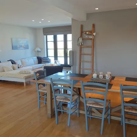 Bright Attic With Sea Breeze * ニーウポールト