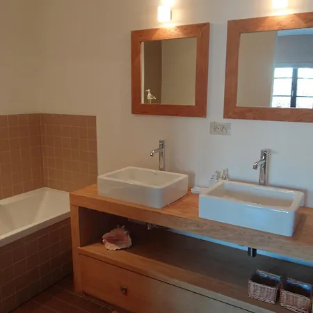 Bright Attic With Sea Breeze アパート