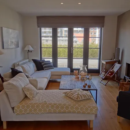 Bright Attic With Sea Breeze * ニーウポールト