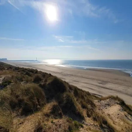 Bright Attic With Sea Breeze アパート